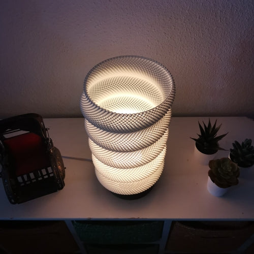 Lampada da Tavolo Lumina Twist – Scultura Spirale 3D