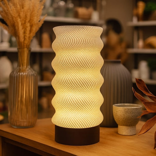 Lampada da Tavolo Lumina Twist – Scultura Spirale 3D